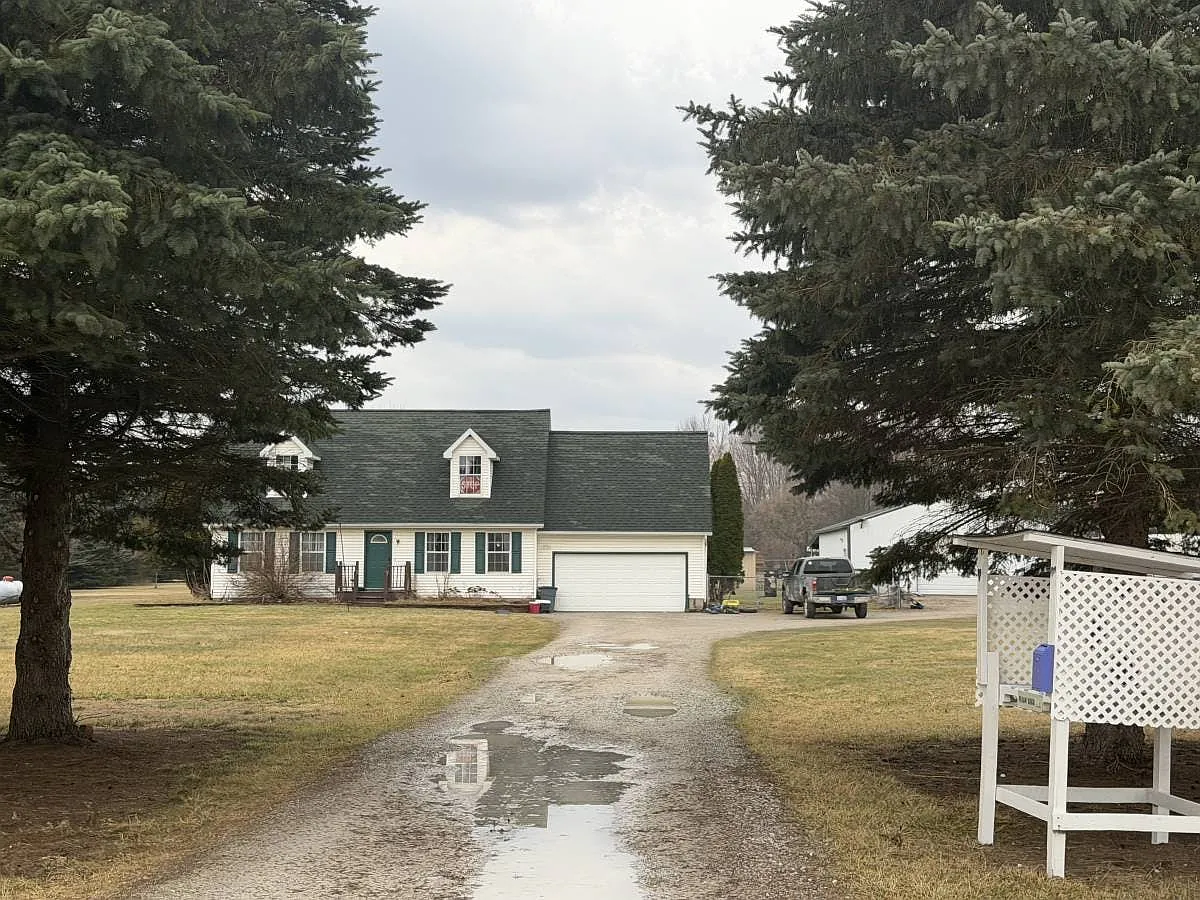 6533 Kilburn Rd photo 1