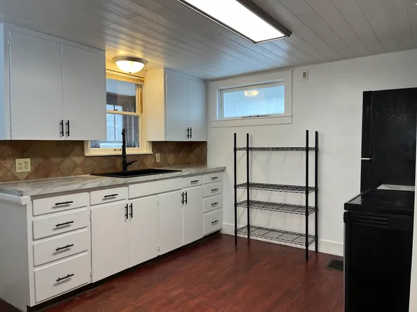 652 Washington Ave #1/2, Holland, MI 49423