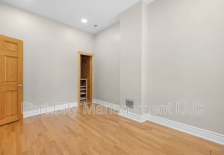 430 W 23rd St — Photo 9