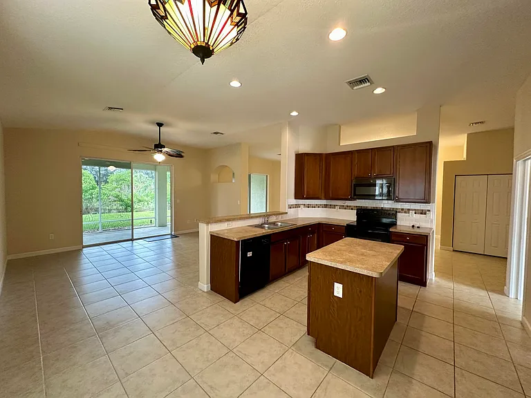 2835 W Brookfield Way — Photo 3