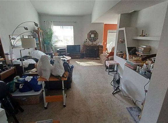 3rd image of 852 Live Oak Pl