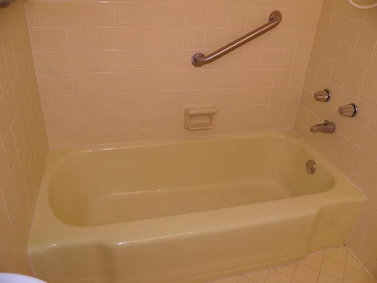 Upper level hall bathroom