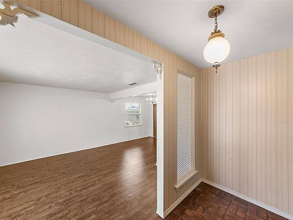 3rd image of 1616 Marquette Dr