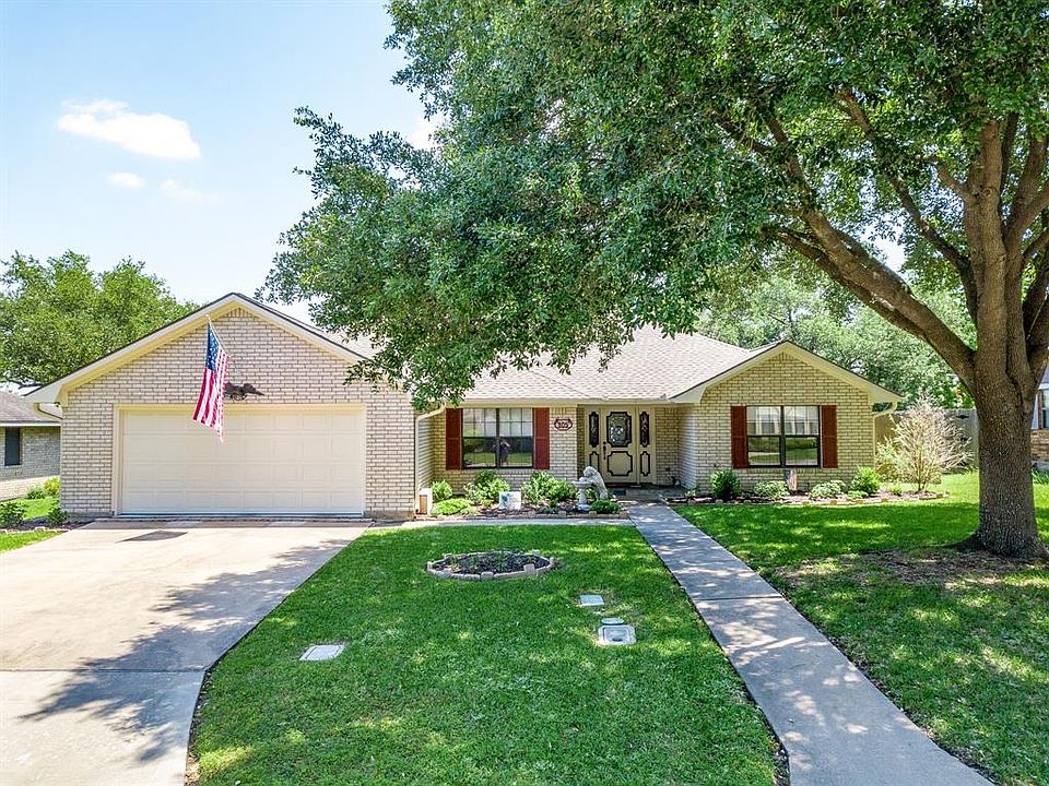 805 Bormann St, Brenham, TX 77833 Zillow