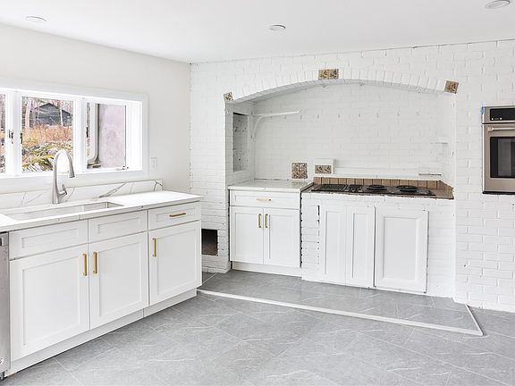 5th image of 271 Colonel Greene Road