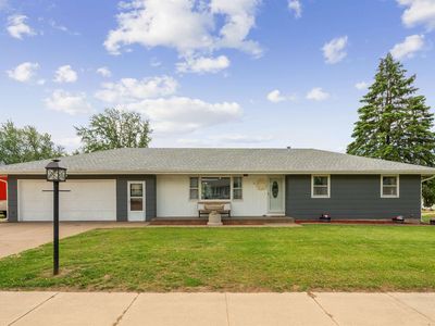 901 Lisa Dr, Maquoketa, IA, 52060