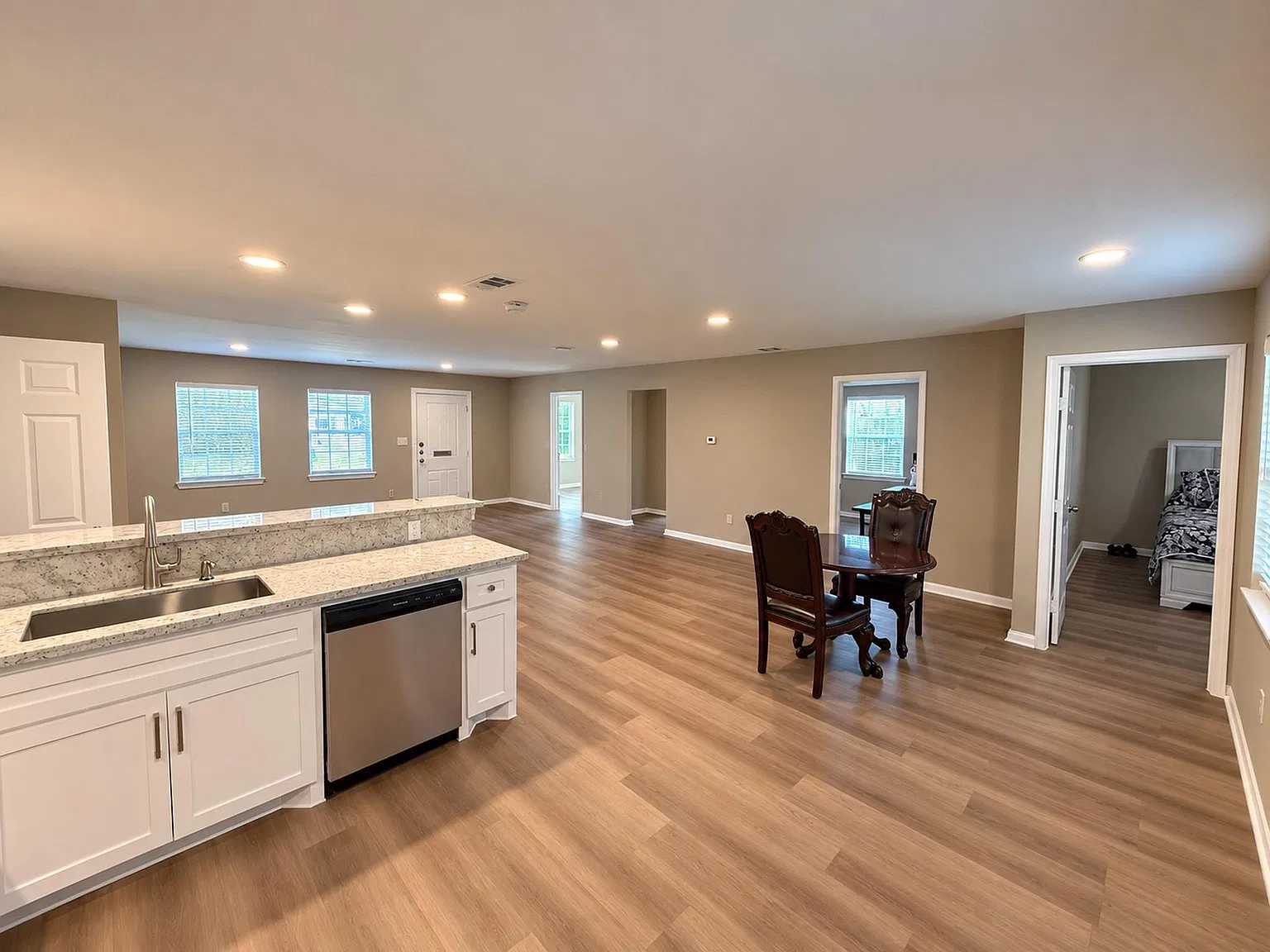 3 bed, 2.0 bath, 1146 sqft, $1,950 — Photo 4