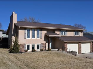 16118 Arbor St, Omaha, NE 68130