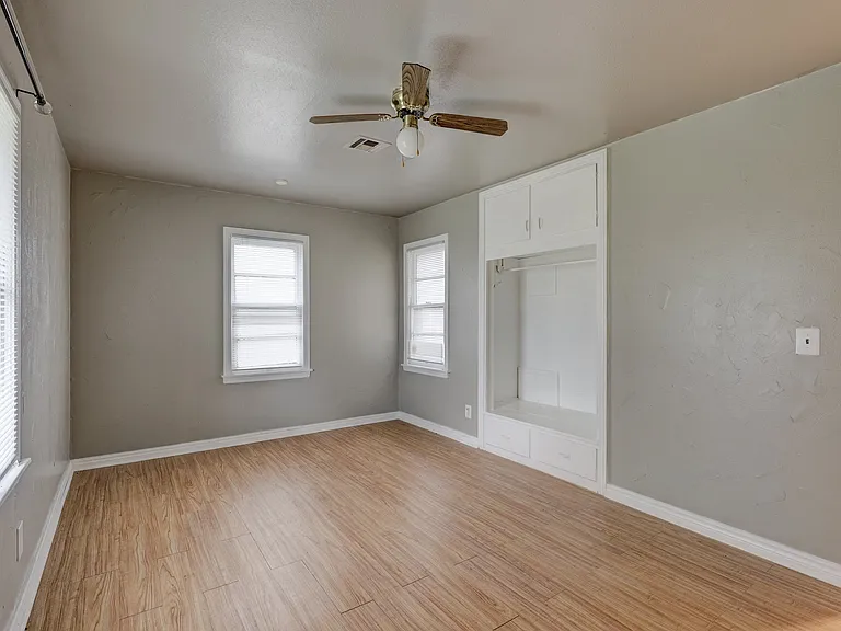 2849 Cambridge Ct — Photo 11