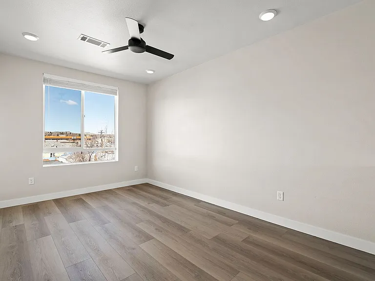 Stonecreek Apartments — Photo 9