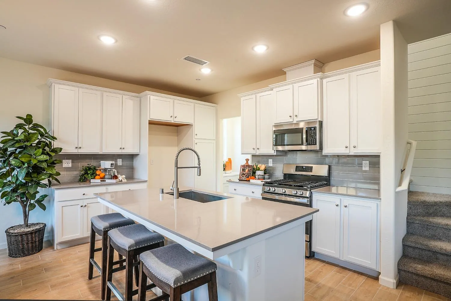 6270 E Moscato Dr photo 1
