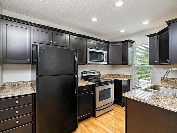 4th image of 619 Idlewood Ln APT B