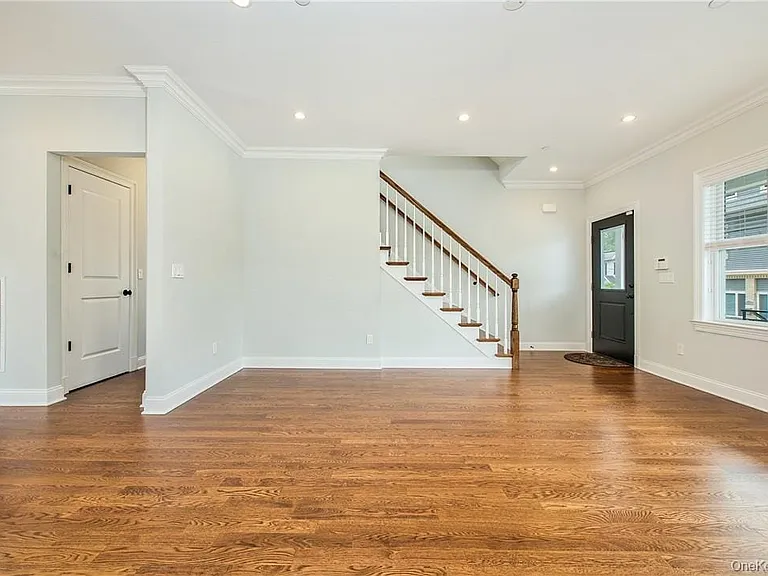 124B Maple Ave — Photo 3