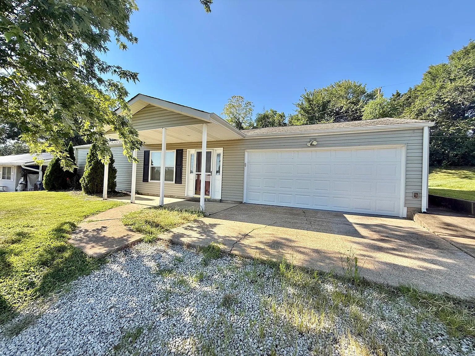 3 bed, 995 sqft, $2,000 — Photo 2