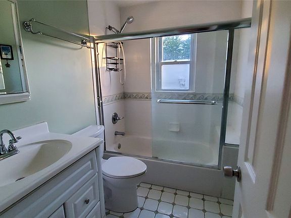 3rd image of 328 Woodlawn Ave