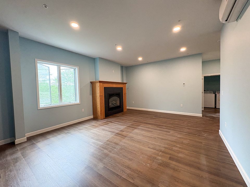1st image of 5700 Seneca St #3