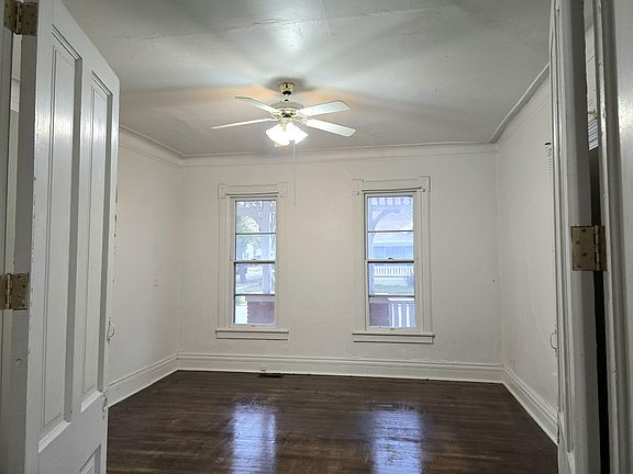 4th image of 413-415 W South St #413