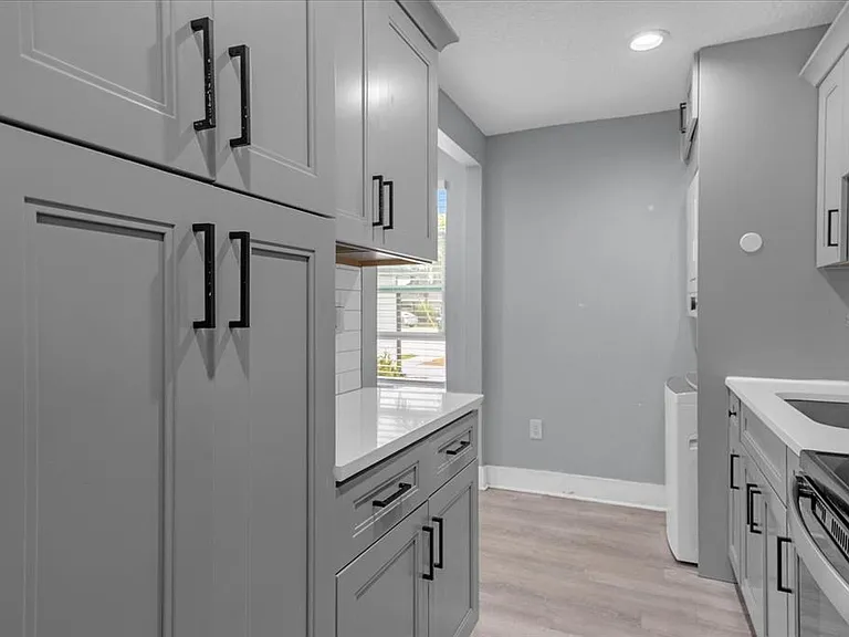 4521 Edgewater Dr #4 — Photo 8