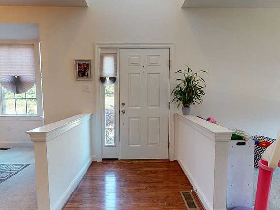3rd image of 114 Saddlebrook Dr