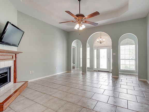 4th image of 213 Willsbrook Dr