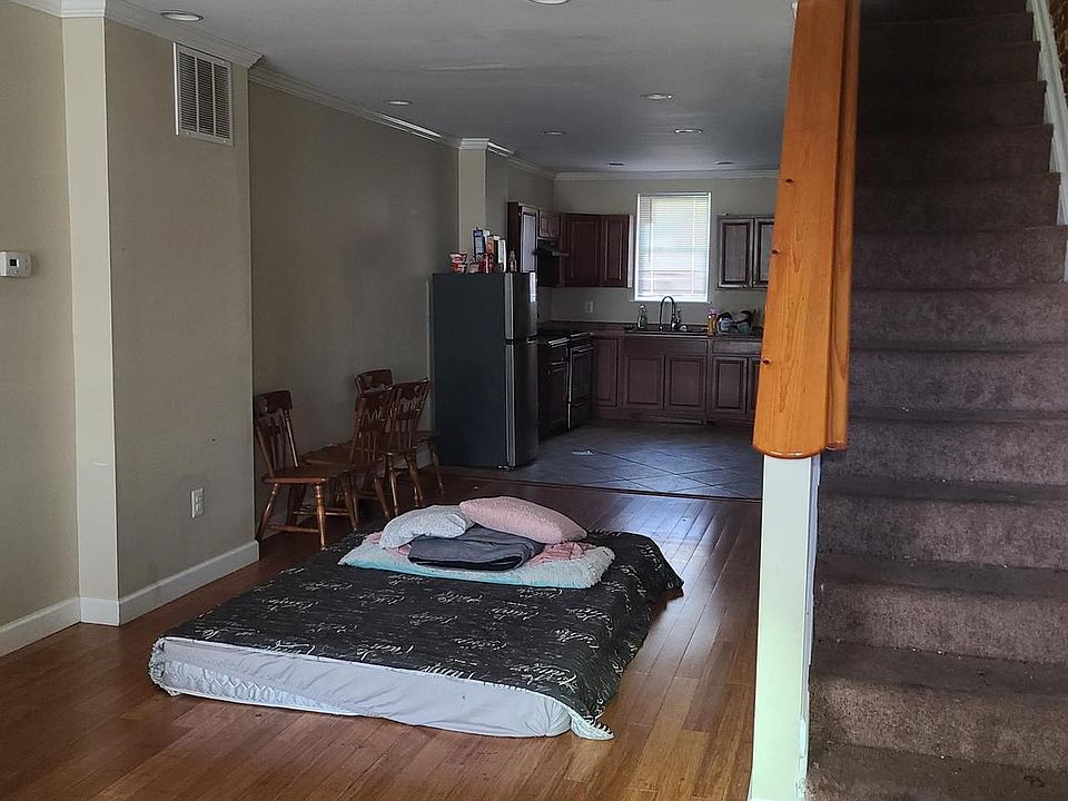 2nd image of 1720 E 28th St