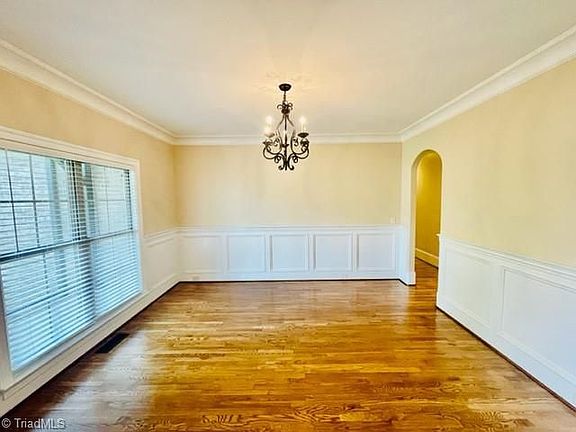 2nd image of 2915 Wynnewood Dr