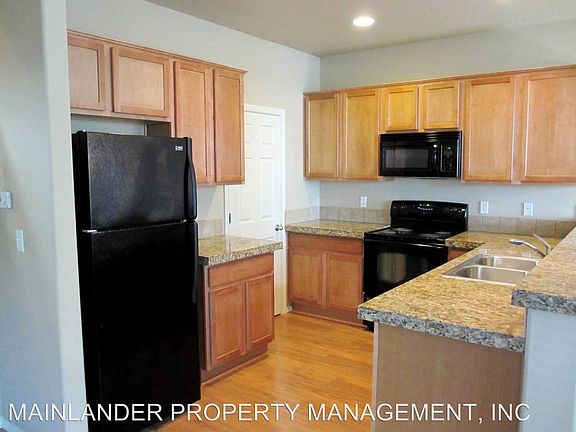 5th image of 3149 NE 14th Pl