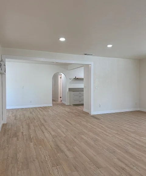 9245 Mills Ave — Photo 3