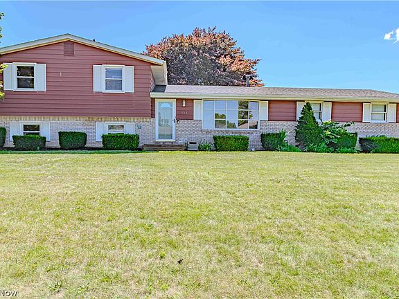 2nd image of 932 Richards Dr