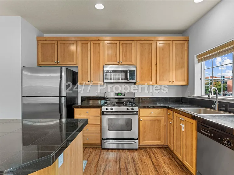 1050 SW 170th Ave #201 — Photo 6