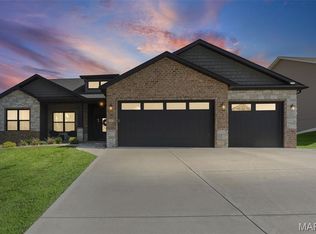 165 Stonebridge Bluff Dr, Maryville, IL 62062