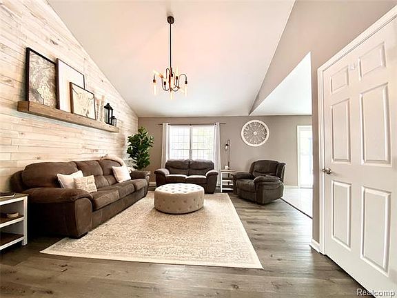 5th image of 3175 Hidden Valley Dr