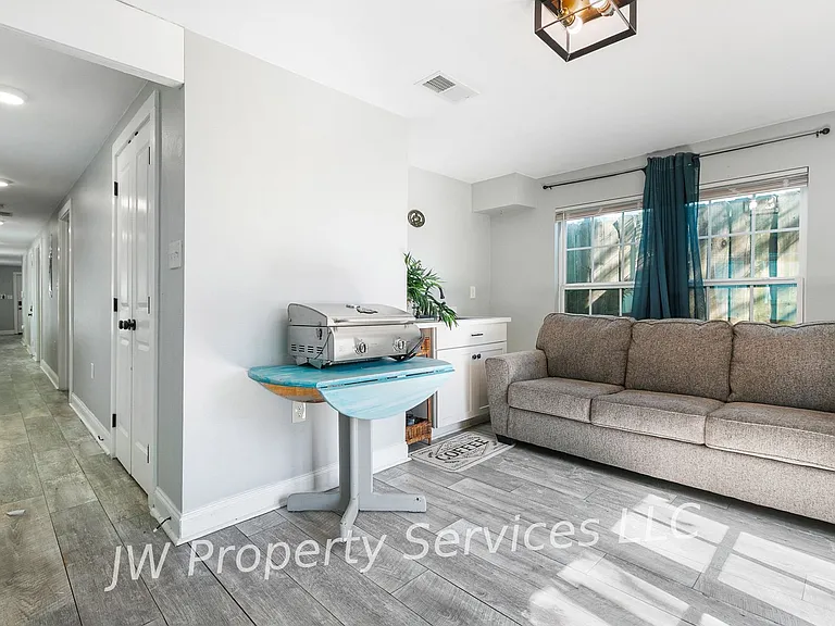 324 N Roman St — Photo 9