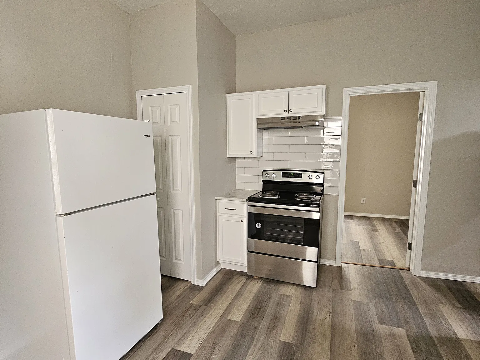 706 E Harrison Ave — Photo 4