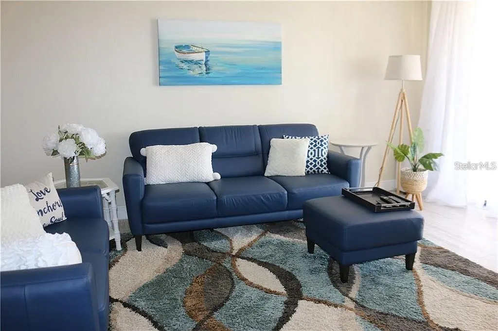 2 bed, 2.0 bath, 1298 sqft, $6,000 — Photo 4