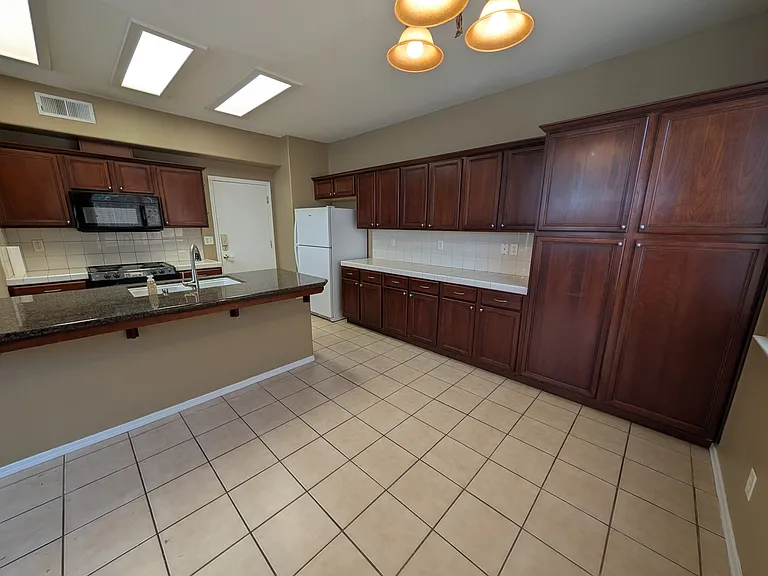 753 W Bordeaux Ln — Photo 10