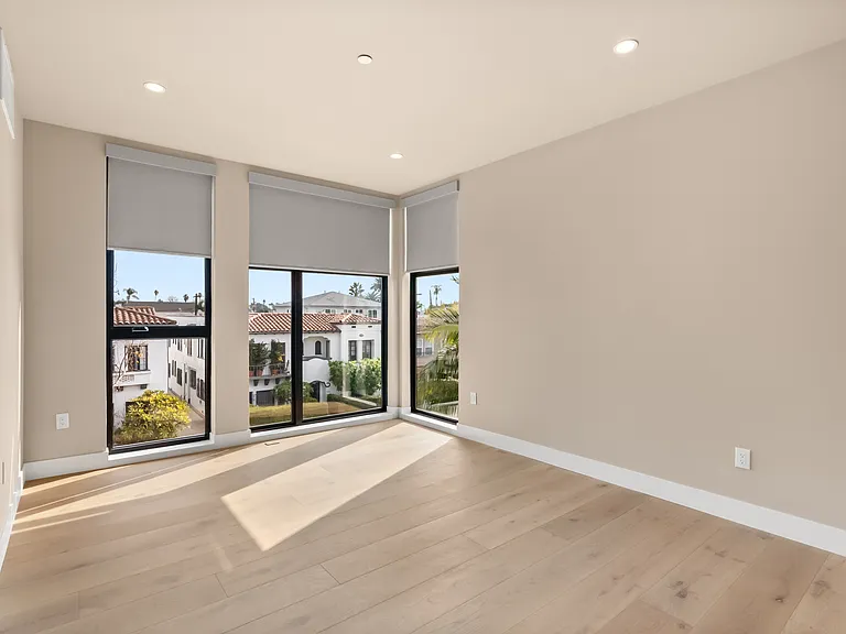 453 N Stanley Ave — Photo 14