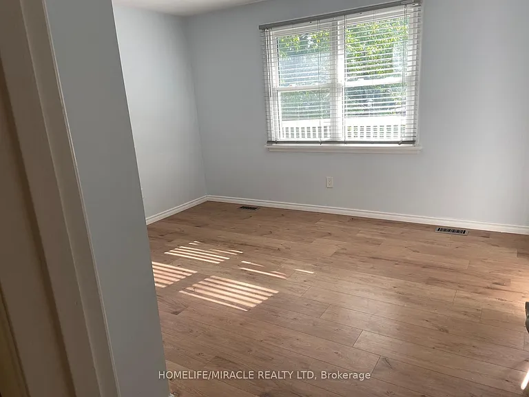 25 Thornridge Cres #MAIN FLOOR — Photo 3