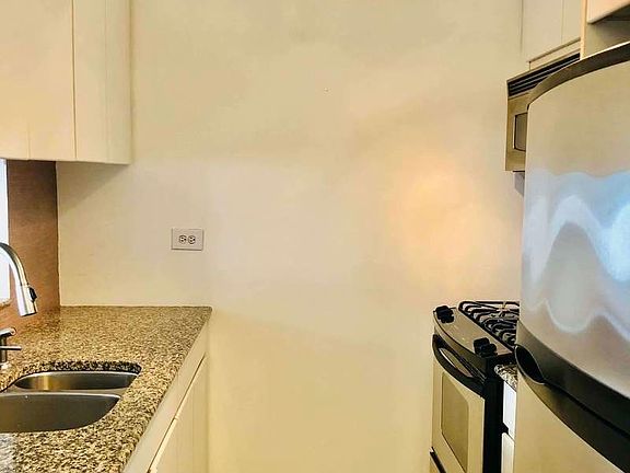 3rd image of 300 E 85th St APT 805