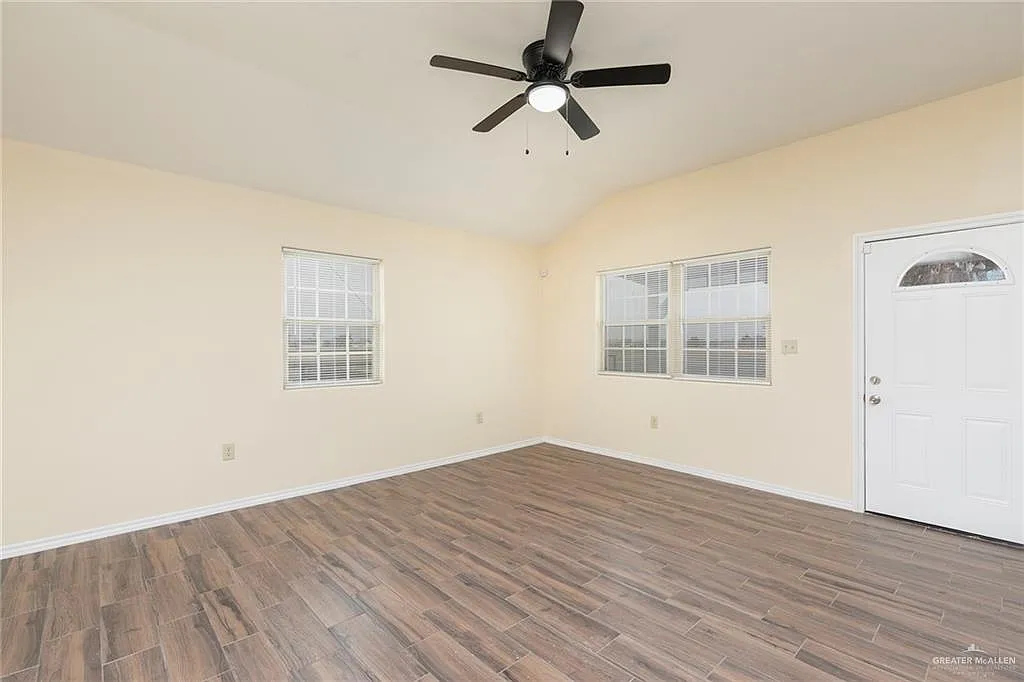 Building Photo - 900 Tamaulipas St
