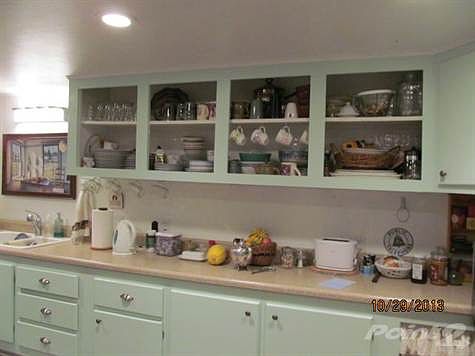 6654 Clark,kitchen cabinets