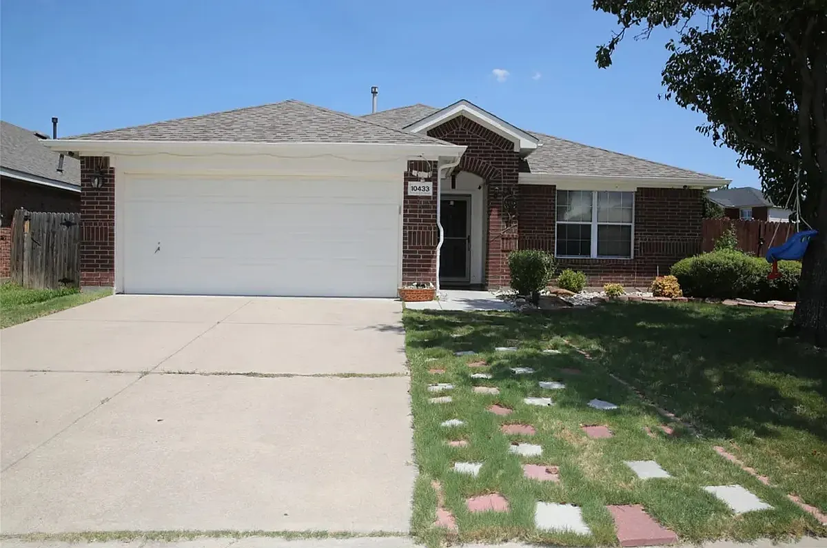 3 bed, 1842 sqft, $2,300 — Photo 1