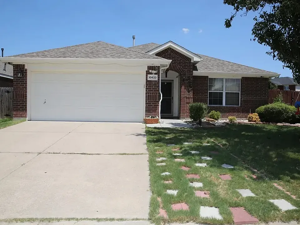 10433 Lake Ter