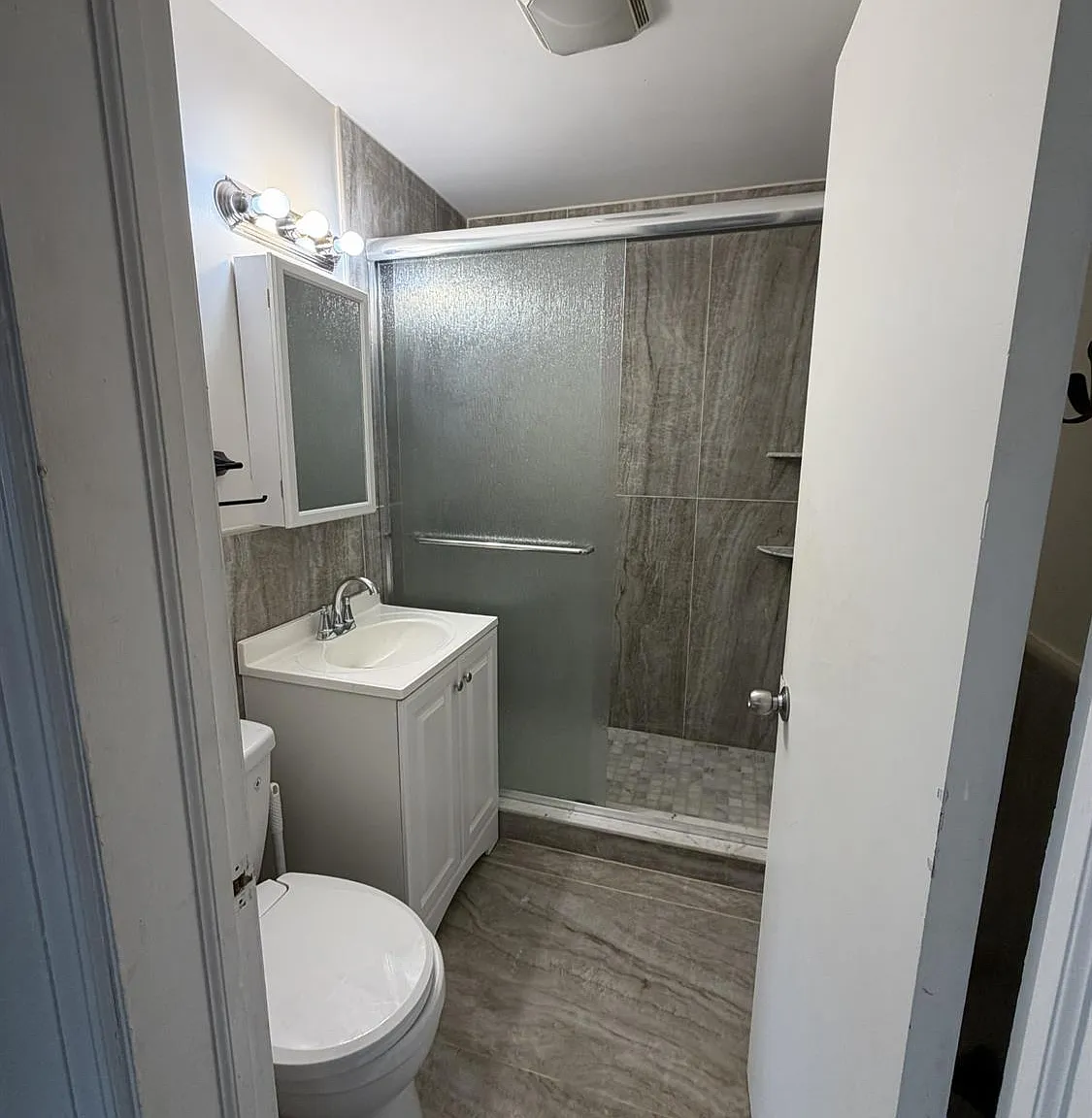 3 bed, 1.5 bath, 1311 sqft, $3,000 — Photo 4