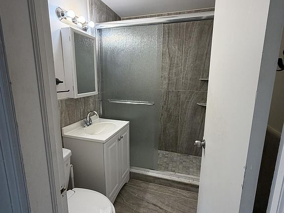 4th image of 2729 Woodbridge Ave