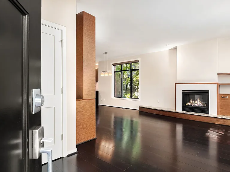10410 NE 12th St #106 — Photo 3