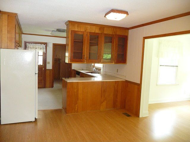2nd image of 221 Crawford Rd