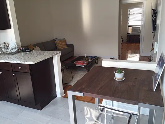 Rented by Bedford Realty USA Corp | media 6