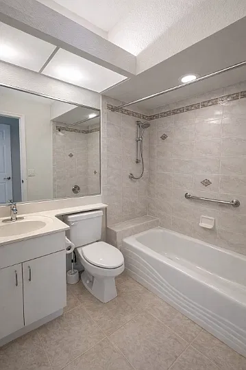 213 Rotonda Blvd W #B — Photo 4