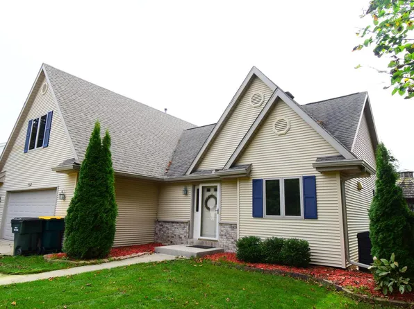 1003 Auburn ROAD, West Bend, WI 53090